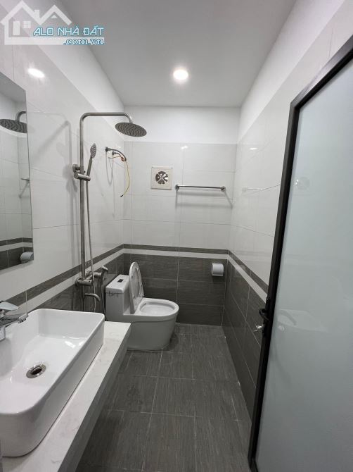 HOÀI ĐỨC NHÀ 4 TẦNG DT 45M2, MT 5.6M, MẶT PHỐ - CĂN GÓC - Ô TÔ VÀO NHÀ - KINH DOANH - 3