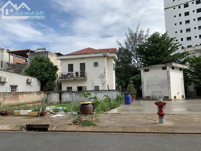 Bán gấp  đât mặt tiền 138, Phường Tân Phú, Quận 9 ,DT: 11 x 13 = 144 m2 . Gía: 8.1TỶ