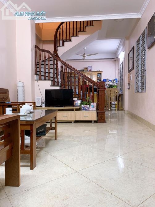 Bán nhà 4 tầng diện tích 40m2 mặt tiền 4m đường Hồ Ba Mẫu, Giá 6,2 tỷ