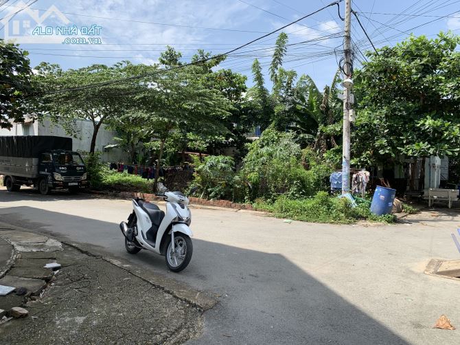 Bán đất 2 mặt tiền đường 671 Hoàng Hưu Nam, Phường Long Thạnh Mỹ, Quận 9 , DT: 10 x 21 = - 2