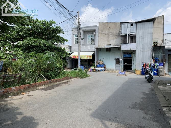 Bán đất 2 mặt tiền đường 671 Hoàng Hưu Nam, Phường Long Thạnh Mỹ, Quận 9 , DT: 10 x 21 = - 3