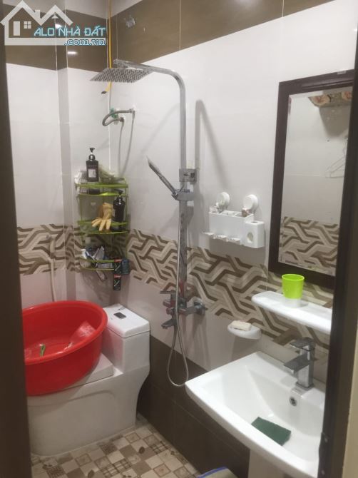 Cần bán gấp nhà mặt ngõ 663 Trương Định, oto, DT 40m * 5 tầng. Giá 4,5 tỷ - 3