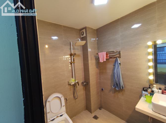 Cần bán gấp nhà mặt ngõ 663 Trương Định, oto, DT 40m * 5 tầng. Giá 4,5 tỷ - 4