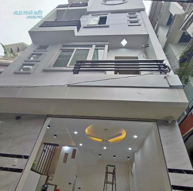 Bán  nhà 4 tầng phố Pháo Đài Láng, Gần trường ĐH GTVT, Dt 33m2 Mt 4m, Giá 4,6 tỷ