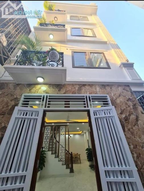 Bán nhà 5 tầng mặt ngõ Vũ Tông Phan, Cách Ngã tư Sở 300m, Dt 40m2 Mt 4m, Giá 5,1 tỷ
