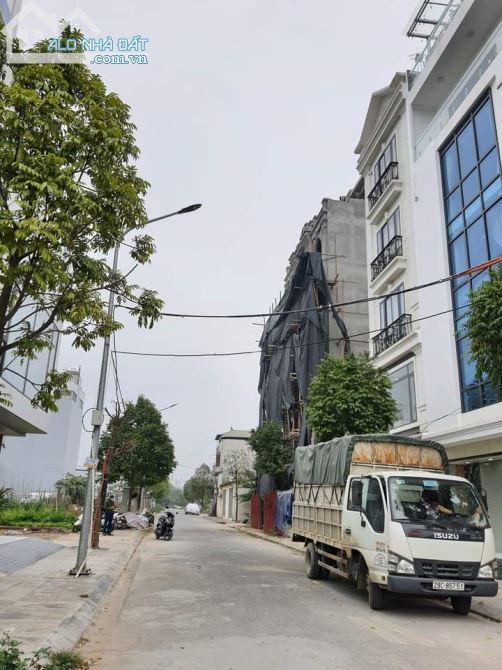NAM TỪ LIÊM - PHÂN LÔ Ô TÔ CONTENER ĐỖ - VỈA HÈ - LÔ GÓC