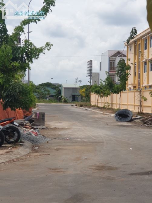 Cần cho thuê mặt bằng đường B8 KDC Hưng Phú 1 - 2