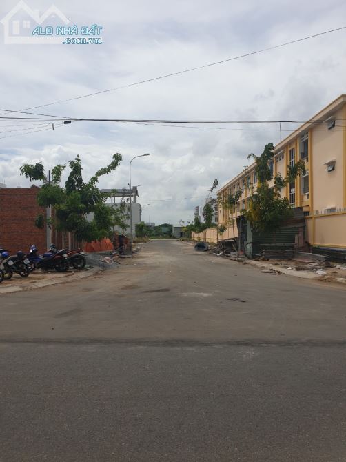 Cần cho thuê mặt bằng đường B8 KDC Hưng Phú 1 - 3