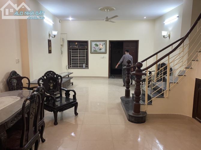 Cho thuê nhà Lê Thị Hồng, P17 gần chợ Căn Cứ 26 2 lầu (5,5*20m) HÌNH THẬT 100%
