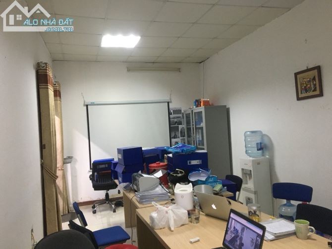 Cho Thuê Văn Phòng Trung Kính DT 35m2 GIÁ 5TR/TH Có Bàn ghế như ảnh
