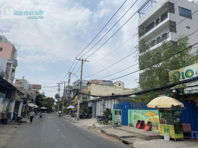 Bán đất xây nhà trọ cao cấp gần chợ Thủ Đức, DT: 8.1 X 33 = 280 M2, giá 20 tỷ