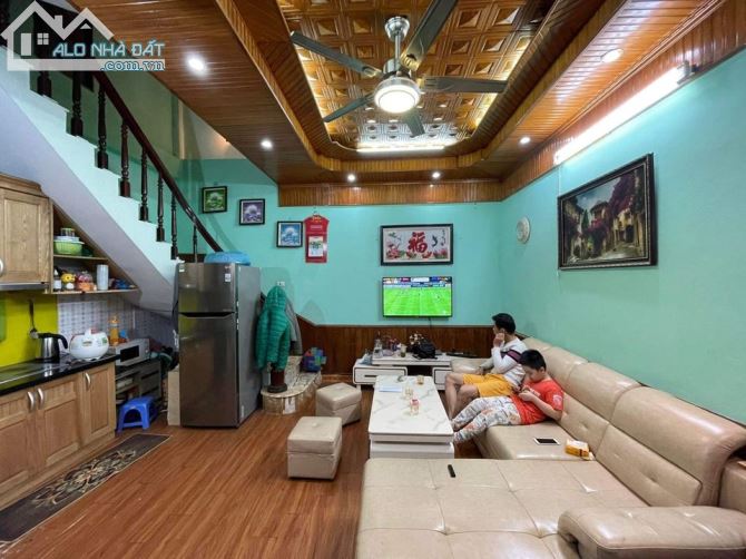 Bán nhà ngõ 95 Chùa Bộc, diện tích 37m2 x5 tầng, mặt tiền 4m, Giá 4,4 tỷ - 1