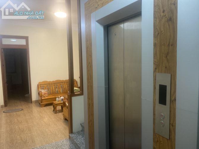 Bán nhà 5 tầng thang máy mặt đường Chùa Hàng. Vị trí đẹp - 2