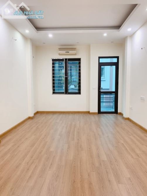 Bán nhà gần ngã 6 Tông Đức Thắng, Dt 36m2 x4 tầng, Mt 4m, Giá 4,8 tỷ - 2