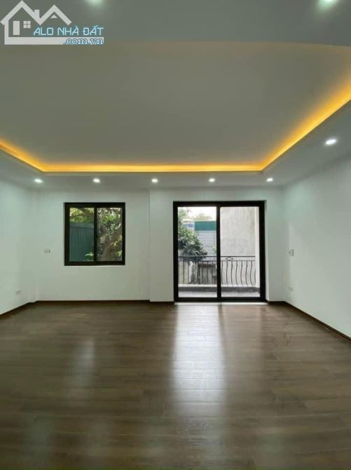 Phố Vũ Tông Phan - Thanh Xuân - 43m2 x 5T - Lô Góc - Mặt Ngõ Thông - Kinh Doanh - 6.4 tỷ.