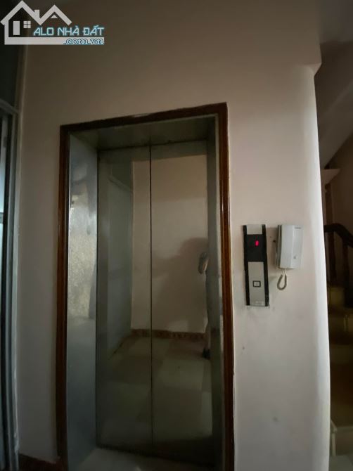 Mặt phố lô góc vỉa hè rộng, giảng võ, đống đa, hà nội - 2