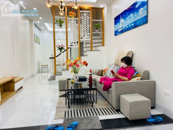 Bán nhà 4 tầng phố Vũ Thạnh, diện tích 40m2 mặt tiền 4m, Giá 5,2 tỷ