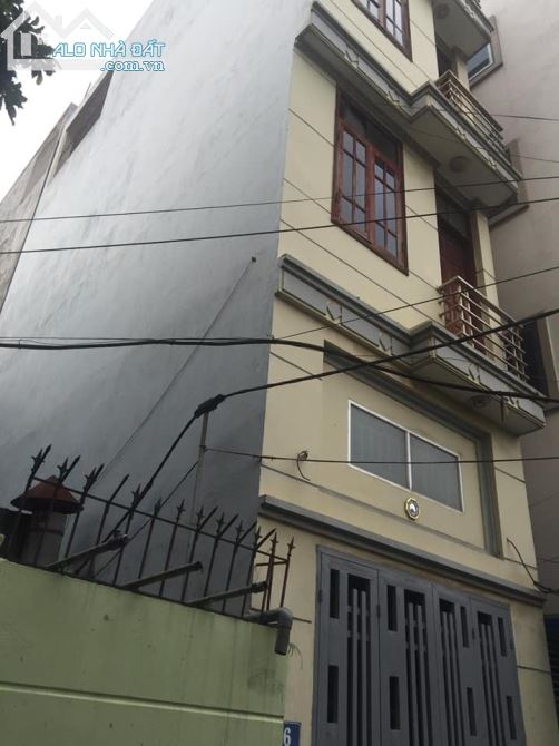 Bán nhà phố Chùa Bộc, gần HV Ngân Hàng, Dt 33m2 x4 tầng, Mt 4m, Giá 4,5 tỷ