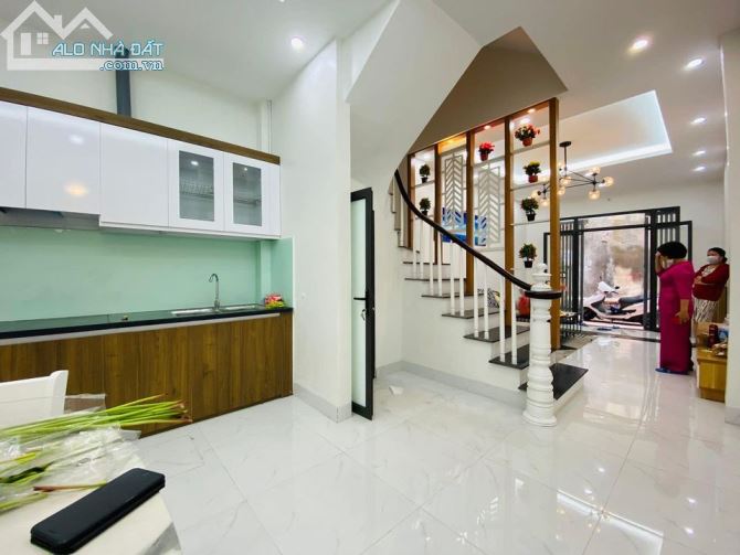 Bán nhà 4 tầng phố Vũ Thạnh, diện tích 40m2 mặt tiền 4m, Giá 5,2 tỷ - 1