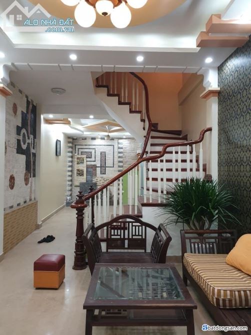 Bán nhà phố Chùa Bộc, gần HV Ngân Hàng, Dt 33m2 x4 tầng, Mt 4m, Giá 4,5 tỷ - 1