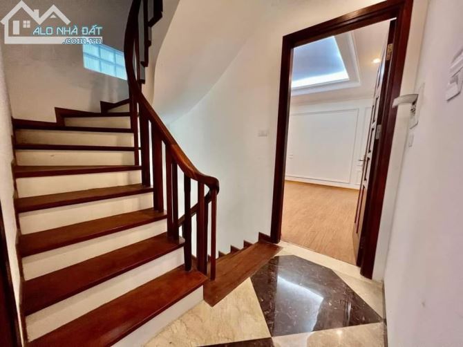 Bán Biệt Thự  Nguyễn Thị Định- Trung Hòa - Cầu Giấy, dt 220m2, mt 12m, giá  thương lượng . - 2