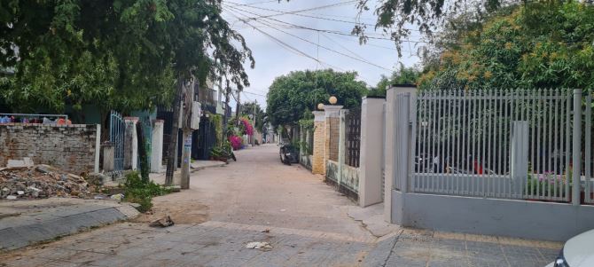 Cần bán lô đất cách biển 200m thích hợp xây khách sạn hoăc đầu tư - chuyên Bđs long hải - 1