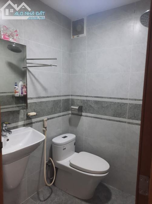 5 TẦNG HOÀN CÔNG ĐỦ - 6PN - NỘI THẤT CAO CẤP - CÁCH MẶT TIỀN 50M - HẺM THẲNG XH VÀO CỬA - 4