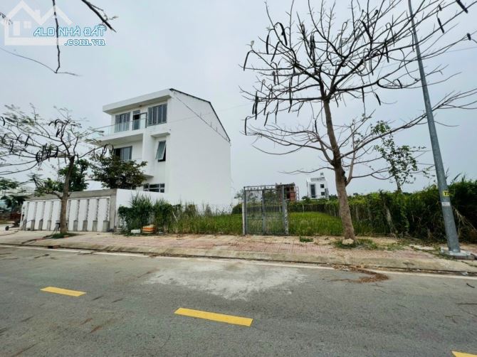 ĐẤT NỀN DỰ ÁN BỘ CÔNG AN PHẠM HỮU LẦU-NHà BÈ, DT 12x27m, 8x22m, 6x22m, giá 60 triệu/m2