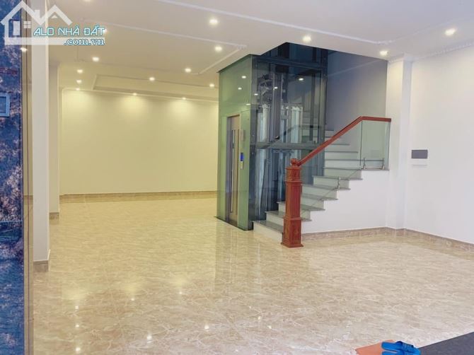 PHÂN LÔ VIP Ô TÔ TRÁNH – THANG MÁY – BÁN NHÀ HOÀNG QUỐC VIỆT CẦU GIẤY 70M2 6 TẦNG MT 6m
