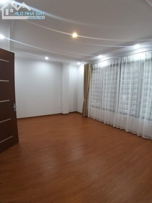 PHÂN LÔ VIP Ô TÔ TRÁNH – THANG MÁY – BÁN NHÀ HOÀNG QUỐC VIỆT CẦU GIẤY 70M2 6 TẦNG MT 6m - 4