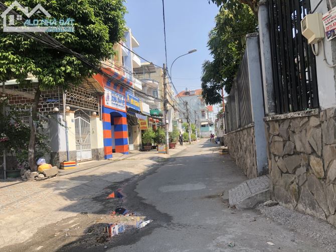 "Bán đất đường Tây Hoà, Phường Phước Long A, Quận 9 ,DT: 10 x 22= 210 m2. Gía: 9.5 tỷ - 1