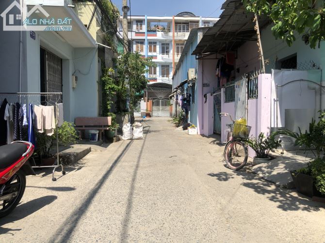 "Bán đất đường Tây Hoà, Phường Phước Long A, Quận 9 ,DT: 10 x 22= 210 m2. Gía: 9.5 tỷ - 2