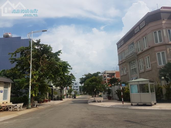 Bán Đất Góc 2 Mặt Tiền Đông Thủ Thiêm Quận 2 408 m2, Gía: 30 tỷ - 2