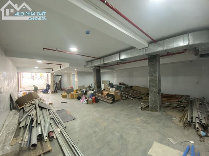 ⭐️Cho Thuê Building 8 tầng sàn trống văn phòng 1100m2  Trung Tâm  Quận 2 - 3