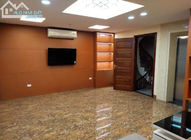 Cho thuê gấp nhà Liễu Giai, DT 70m2 x 6 tầng, mặt tiền 6m, có thang máy. Gía 30tr/th - 1