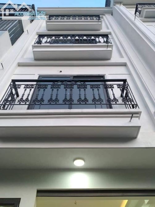 Bán nhà phố Pháo Đài Láng, Gần ĐH Ngoại Thương, Dt 36m2 x5 tầng, Giá 4 tỷ 850tr