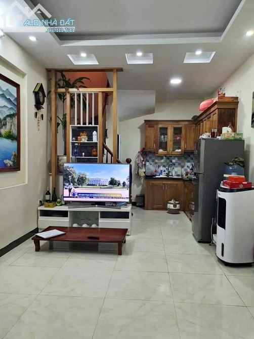 Bán nhà phố Pháo Đài Láng, Gần ĐH Ngoại Thương, Dt 36m2 x5 tầng, Giá 4 tỷ 850tr - 1