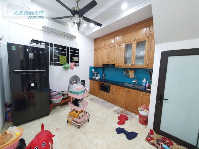 Bán nhà 4 tầng 1 tum gần ĐH Ngoại Thương, Dt 37m2, có 5 phòng ngủ khép kín, giá 4,9 tỷ - 2