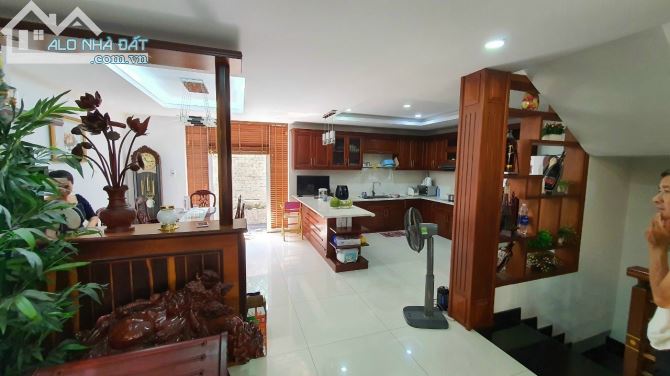 Bán nhà 7x18 có hầm khu Ven Sông Tân Phong Sadeco đường nội cực đẹp giá 22 tỷ