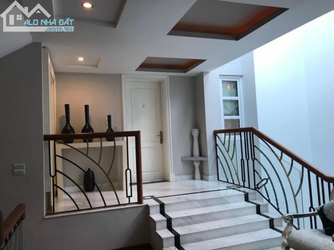 Bán biệt thự đẳng cấp Cửa Bắc, Ba Đình 170m 5 tầng 45 tỷ thang máy lô góc gara ô tô hồGươm - 2