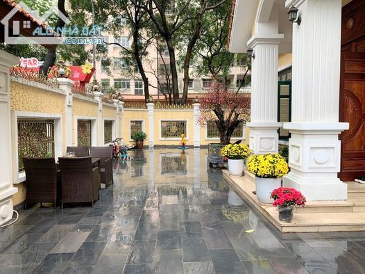 Biệt thự  Pháp Vân - Trần Thủ Độ, đẳng cấp thượng lưu, 300m2, lô góc, mặt tiền 12m - 2