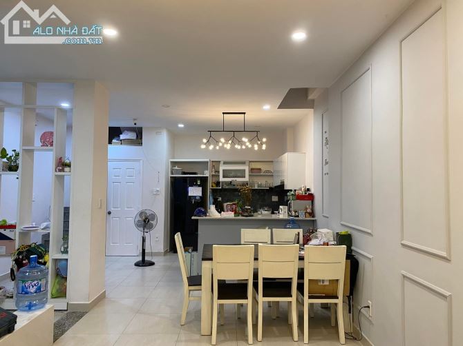 Ngộp bank bán nhà huỳnh Văn Bánh 70m2. chỉ 8.6 tỷ.
