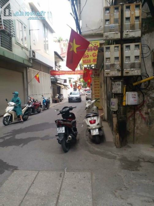 Bán nhà mới. Xây ở hồ linh Hoàng Liệt, Hoàng Mai DT45m 4 tầng. Giá 5,5 tỷ. Ô tô - 5