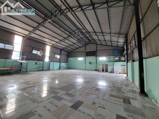 Cho thuê kho xưởng 700m2 giá 28tr/tháng ở đường Tô Ký Quận 12