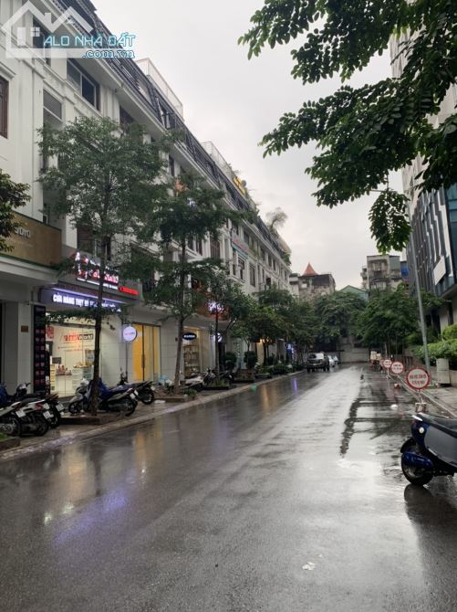 Bán Biệt thự Liền Kề 82 Nguyễn Tuân-Thanh xuân, 83m2 x 5T, mt 6,5m , thang máy, nhà đẹp .