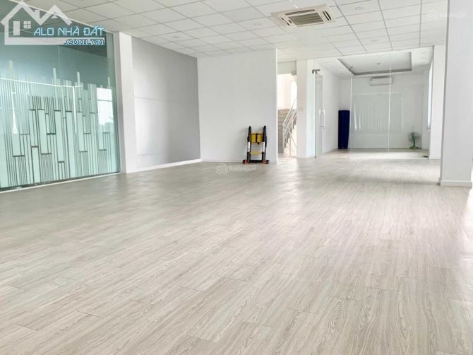 Cho thuê tòa nhà mặt tiền đường Bùi Thị Xuân, Q1. DT: 12 x 24m hầm 12 lầu. Giá: 900tr. - 1