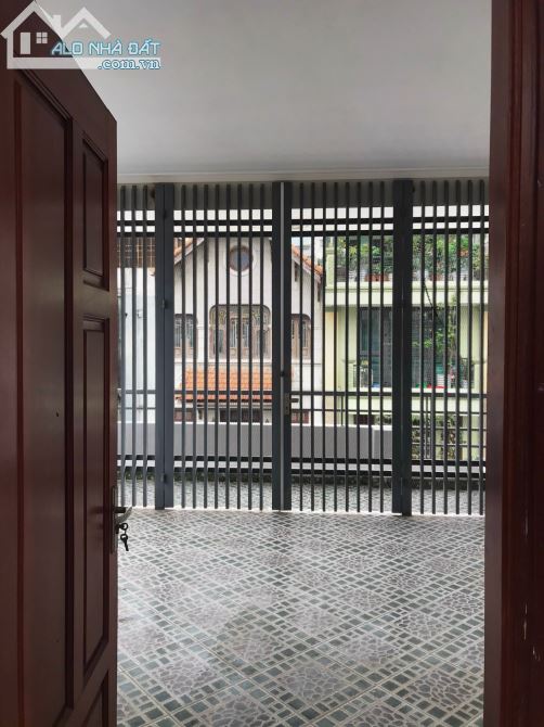 Cho thuê nhà trung kính 70m2 5 tầng 6 phòng ngủ 33tr - 2