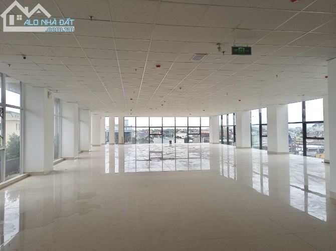 Cho thuê văn phòng chuyên nghiệp nằm tại tòa nhà ngay trung tâm Tp Quảng Ngãi. - 1