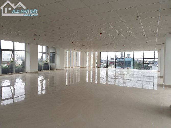 Cho thuê văn phòng chuyên nghiệp nằm tại tòa nhà ngay trung tâm Tp Quảng Ngãi. - 3