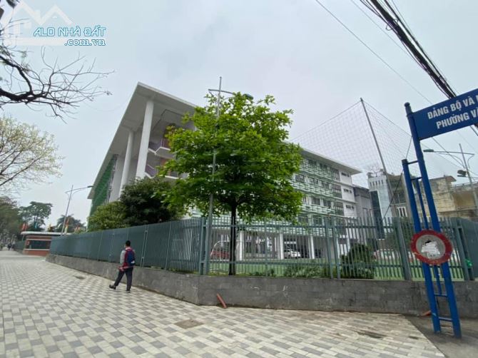 Bán Đất đường Lạc Long Quân, Tây Hồ. Dt 100m2, C4, Mt 5.5m, Giá 22Tỷ. Vị trí đẹp, Sổ đẹp